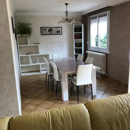 Maison Entre Et La *